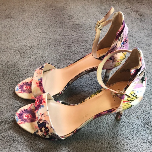 Floral Print Kitten Heels - Picture 2 of 4